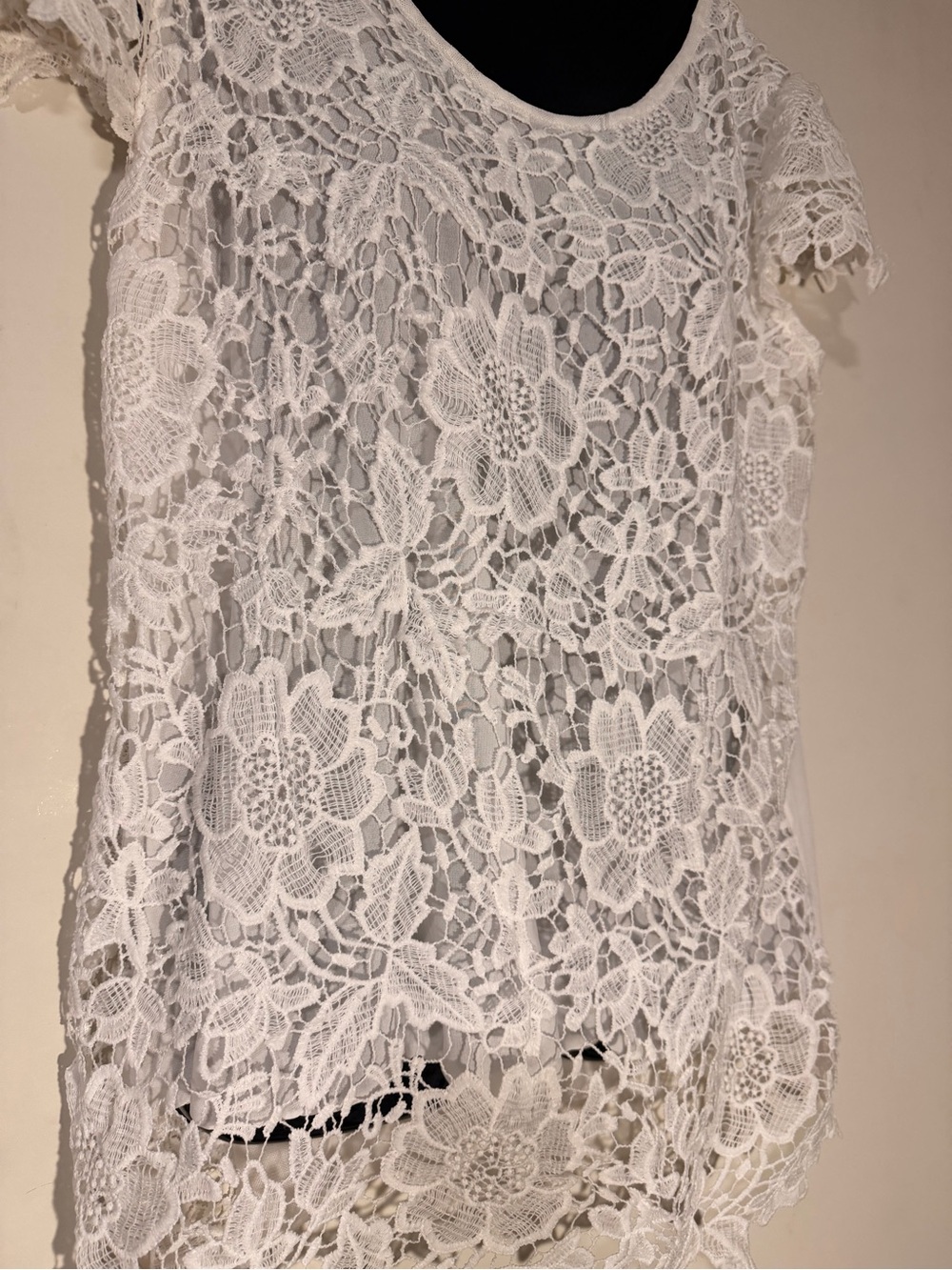 Simply Irresistible White Knit Top with Tag Detail